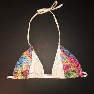 Metallic triangle top